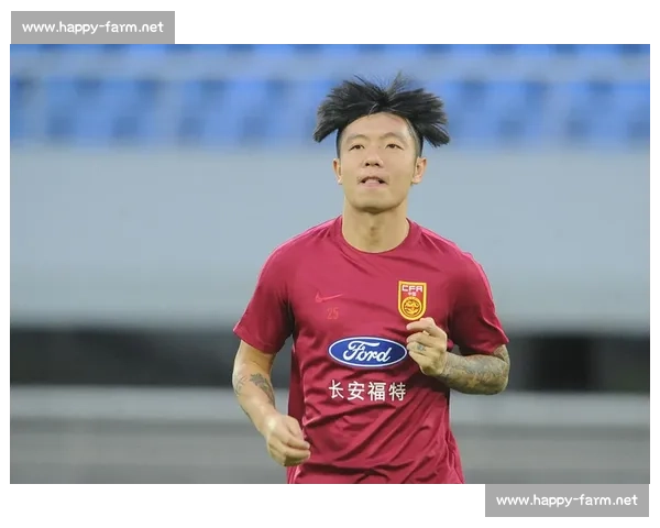 工体 TIFO 致敬 400 场传奇!张稀哲闪击助国安取胜 工体 TIFO 致敬 400 场传奇!张稀哲闪击助国安取胜